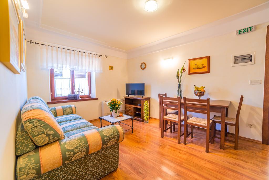 Aparthotel Katalyma 828 Kanfanar Bagian luar foto