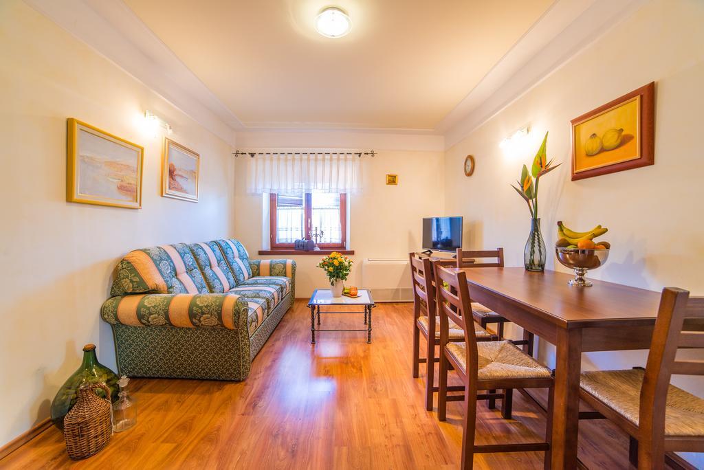 Aparthotel Katalyma 828 Kanfanar Bagian luar foto