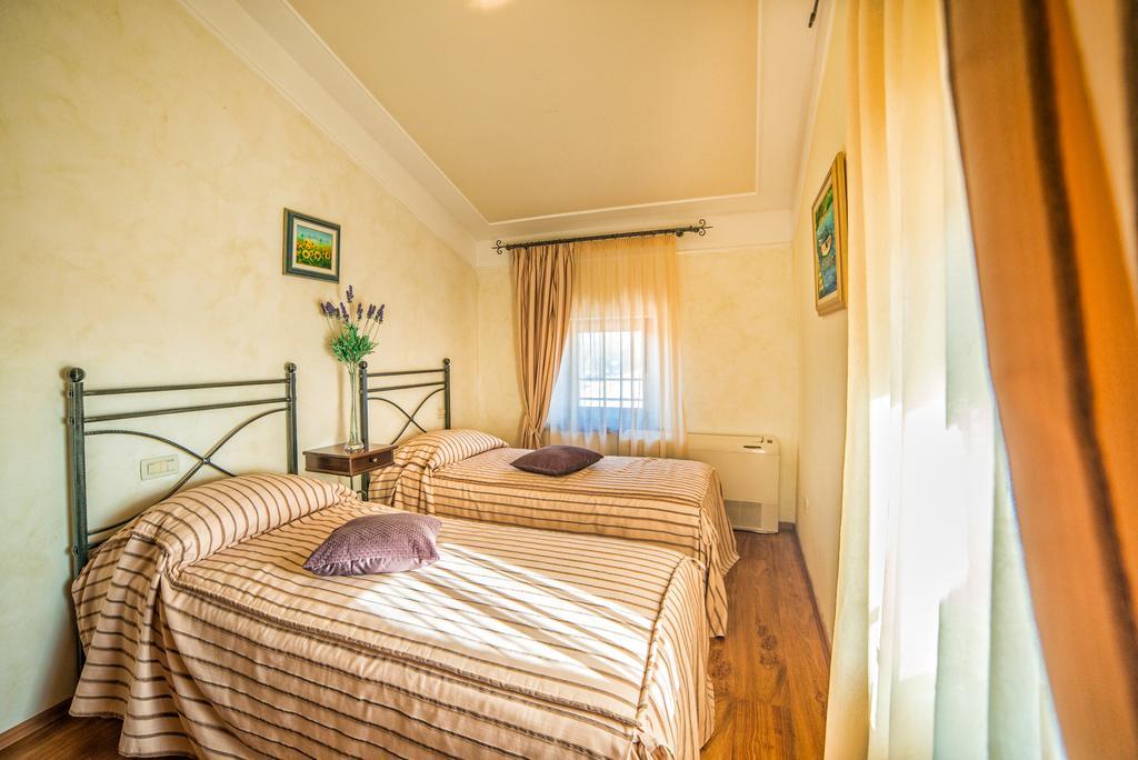 Aparthotel Katalyma 828 Kanfanar Bagian luar foto