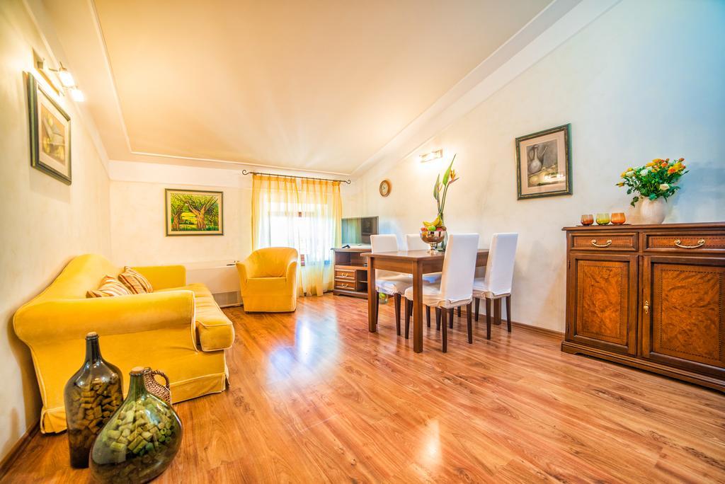 Aparthotel Katalyma 828 Kanfanar Bagian luar foto