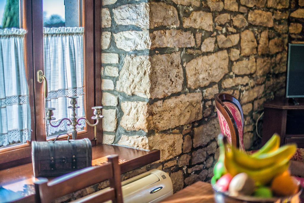 Aparthotel Katalyma 828 Kanfanar Bagian luar foto