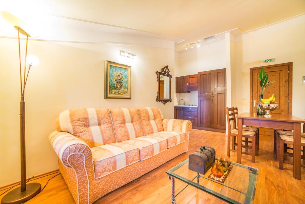 Aparthotel Katalyma 828 Kanfanar Bagian luar foto