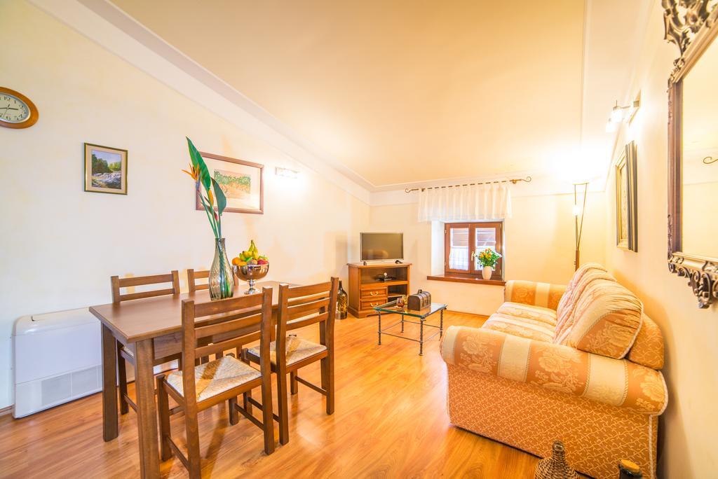 Aparthotel Katalyma 828 Kanfanar Bagian luar foto