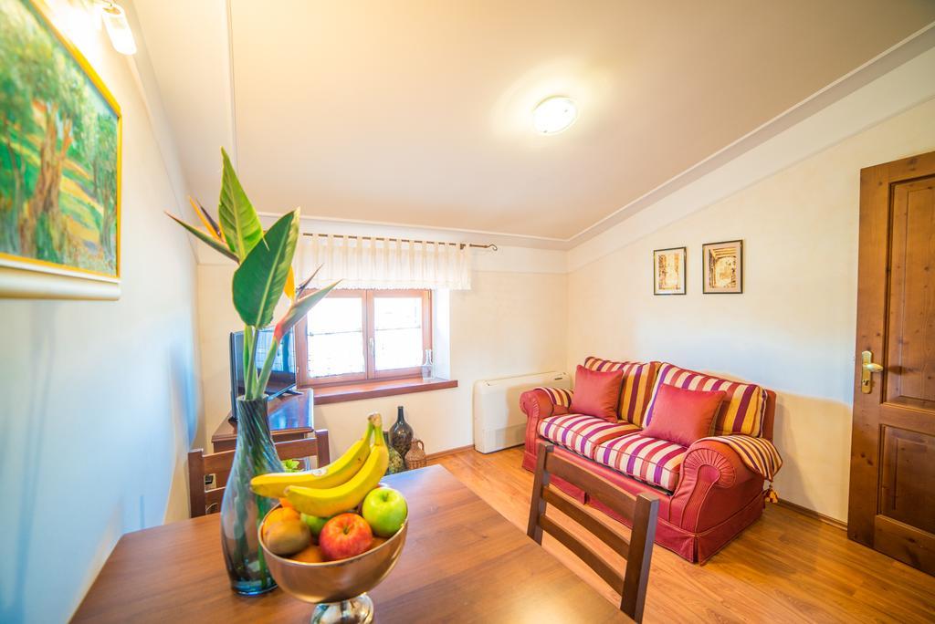 Aparthotel Katalyma 828 Kanfanar Bagian luar foto