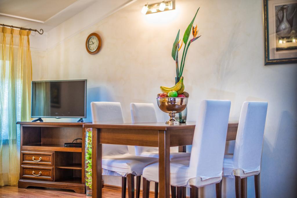 Aparthotel Katalyma 828 Kanfanar Bagian luar foto
