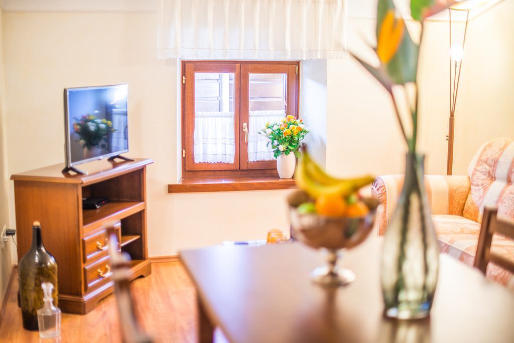 Aparthotel Katalyma 828 Kanfanar Bagian luar foto