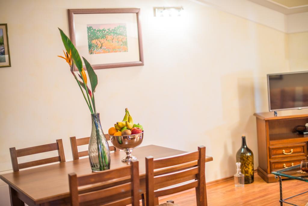 Aparthotel Katalyma 828 Kanfanar Bagian luar foto