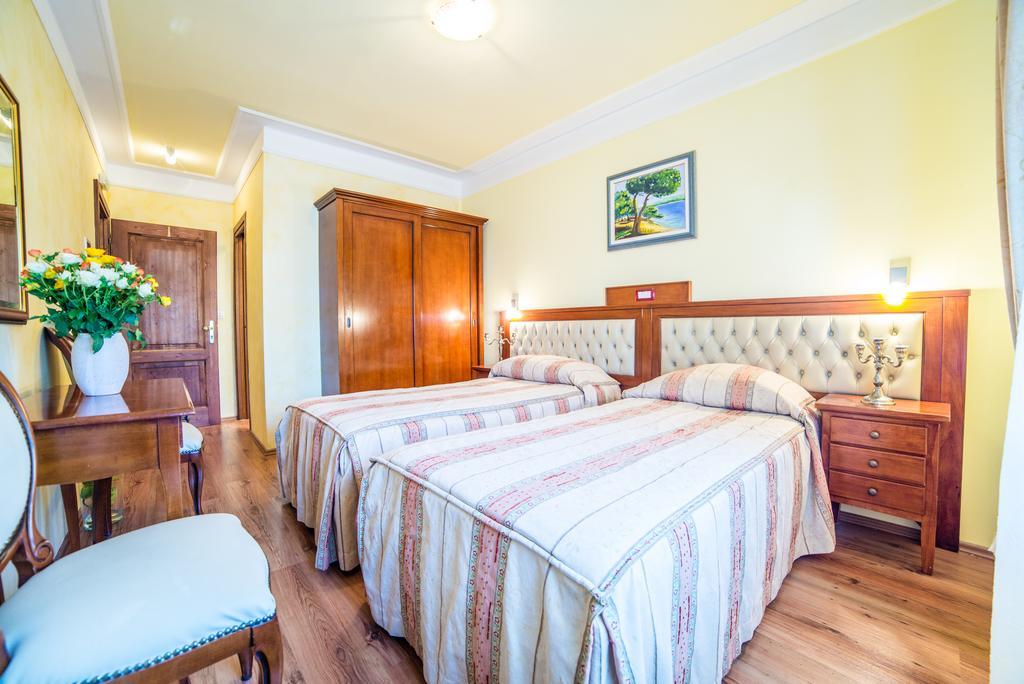 Aparthotel Katalyma 828 Kanfanar Bagian luar foto